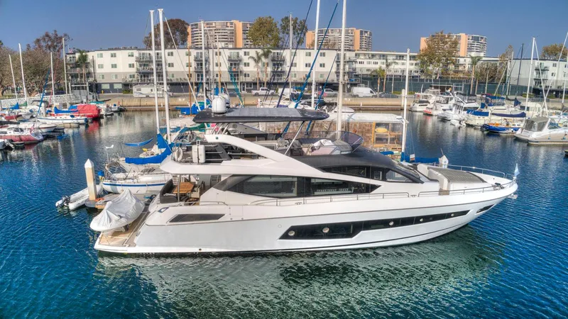 Mojo Risin' Yacht Photos Pics 