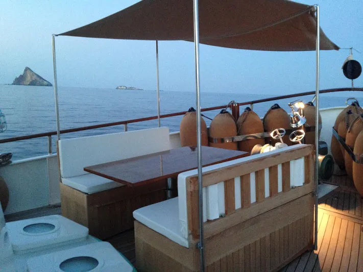 Yona Yacht Photos Pics Outdoor seating on 1981 Vripack Doggersbank 20 yacht with ocean view.