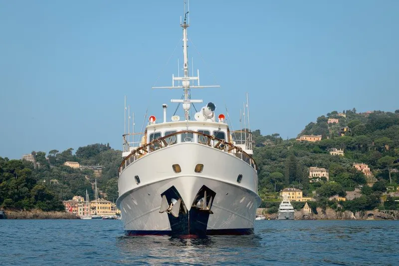 Yona Yacht Photos Pics Vripack Doggersbank 20 yacht, 1981, on calm water with scenic hillside backdrop.