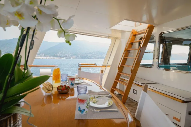 Yona Yacht Photos Pics Elegant dining area on 1981 Vripack Doggersbank 20 yacht with sea view.