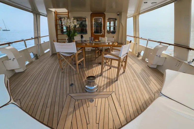 Yona Yacht Photos Pics Elegant 1981 Vripack Doggersbank 20 yacht deck with wooden flooring and seating area.