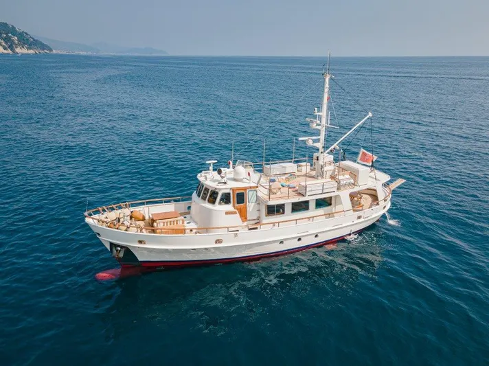 Yona Yacht Photos Pics Classic 1981 Vripack Doggersbank 20 yacht cruising on open sea.