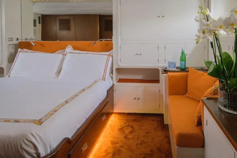 Yona Yacht Photos Pics Luxurious cabin interior of 1981 Vripack Doggersbank 20 yacht with cozy bed and seating.