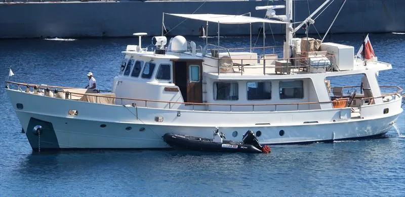 Yona Yacht Photos Pics 1981 Vripack Doggersbank 20 yacht on calm water, featuring classic design and inflatable dinghy.