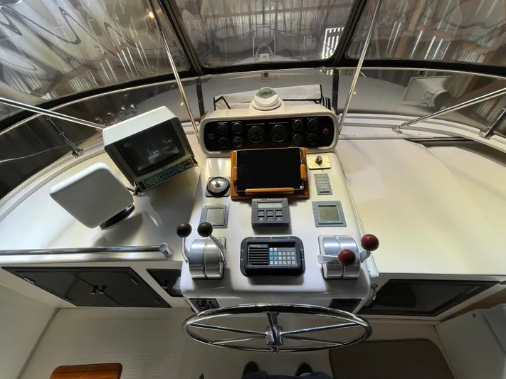 Wind Star Yacht Photos Pics Pilothouse of 1993 Ocean Alexander 520, featuring navigation controls and instruments.