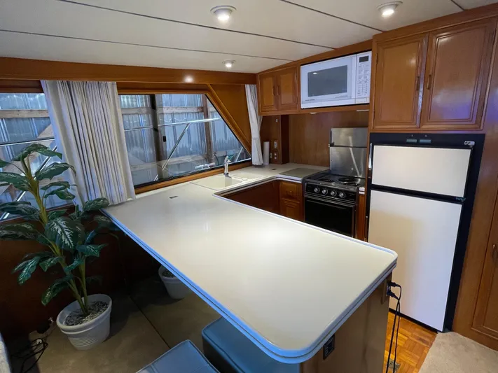 Wind Star Yacht Photos Pics Interior of 1993 Ocean Alexander 520 Pilothouse with kitchen, counter, and appliances.