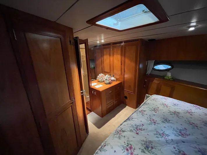 Wind Star Yacht Photos Pics Luxurious 1993 Ocean Alexander 520 Pilothouse cabin with wood finish and floral bedding.