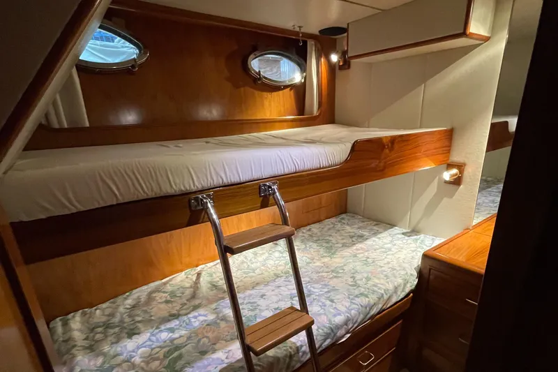 Wind Star Yacht Photos Pics Bunk beds in 1993 Ocean Alexander 520 Pilothouse, featuring wooden interior and porthole windows.