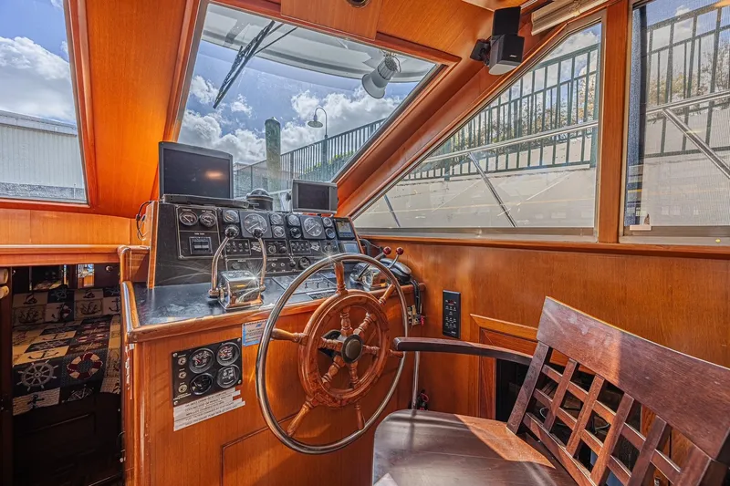 Traveller Yacht Photos Pics 1996 Jefferson 52 Rivanna Cockpit MY helm with wooden wheel and navigation instruments.