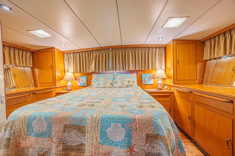 Traveller Yacht Photos Pics Luxurious bedroom interior of 1996 Jefferson 52 Rivanna Cockpit MY yacht, featuring cozy decor.