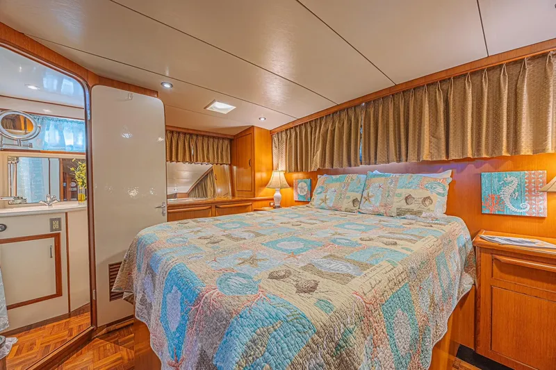 Traveller Yacht Photos Pics Luxurious bedroom interior of 1996 Jefferson 52 Rivanna Cockpit MY yacht with nautical decor.