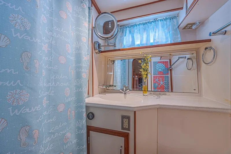 Traveller Yacht Photos Pics Bathroom interior of 1996 Jefferson 52 Rivanna Cockpit MY yacht with nautical decor.