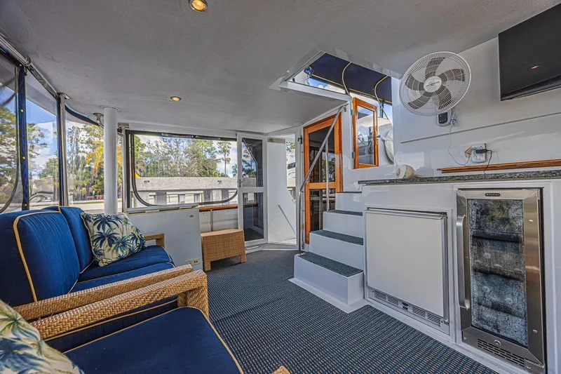 Traveller Yacht Photos Pics Interior of 1996 Jefferson 52 Rivanna Cockpit MY yacht with seating and kitchenette.