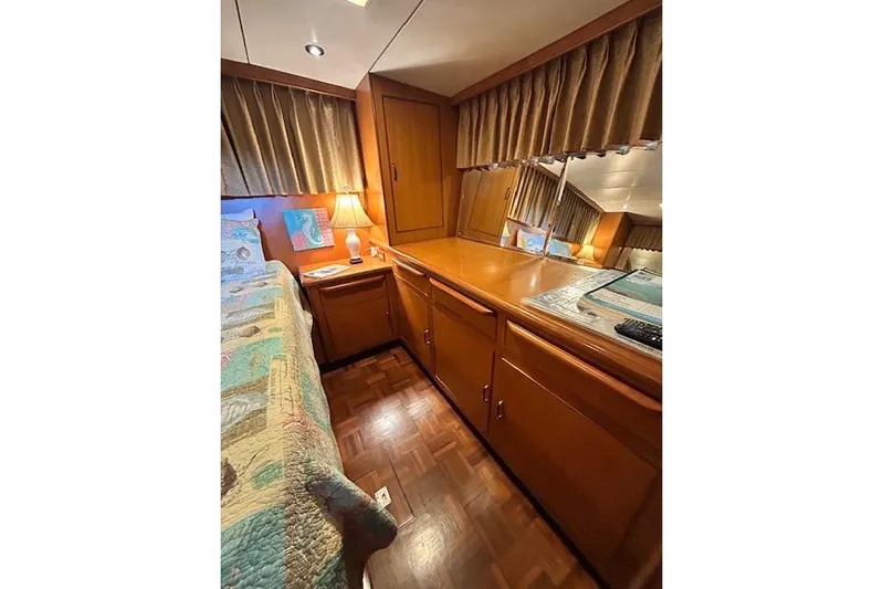 Traveller Yacht Photos Pics Cozy cabin interior of 1996 Jefferson 52 Rivanna Cockpit MY with wood furnishings.