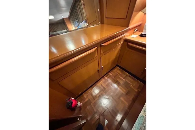 Traveller Yacht Photos Pics Interior of 1996 Jefferson 52 Rivanna Cockpit MY with wooden cabinetry and flooring.