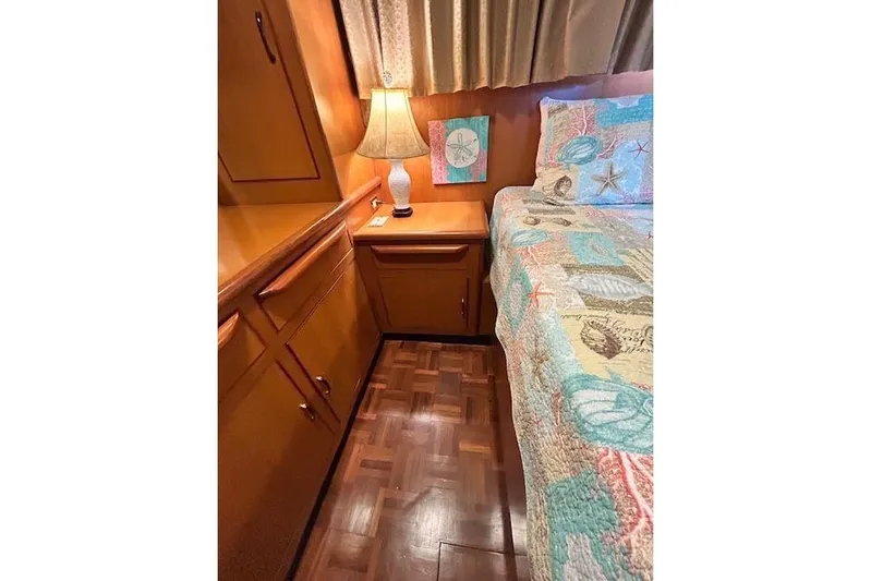 Traveller Yacht Photos Pics Cozy cabin interior of 1996 Jefferson 52 Rivanna Cockpit MY with nautical-themed bedding.