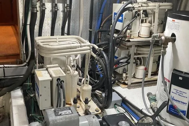 Traveller Yacht Photos Pics Engine room of a 1996 Jefferson 52 Rivanna Cockpit MY with various mechanical components.