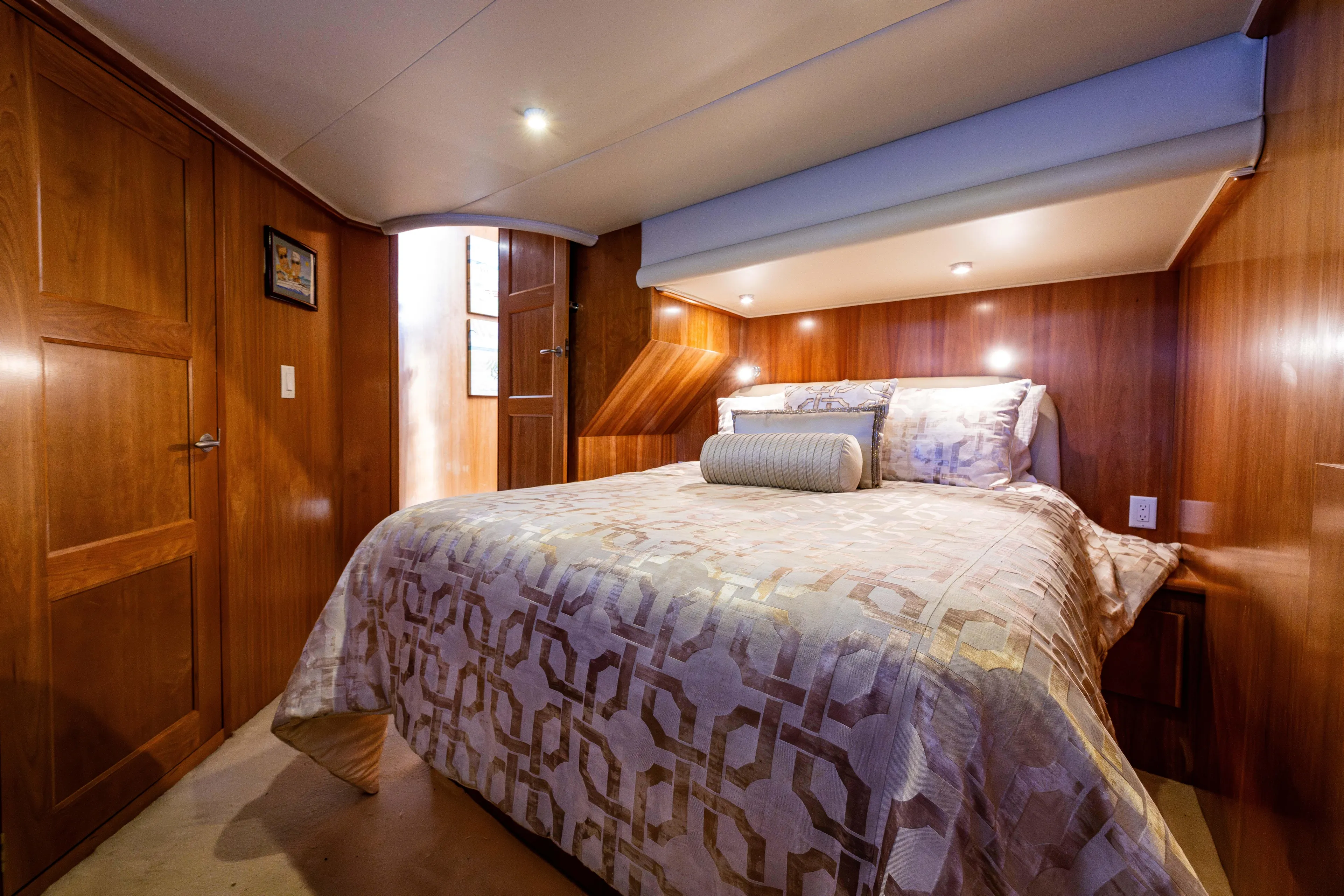 Clancy's Yacht Photos Pics Owners suite 1