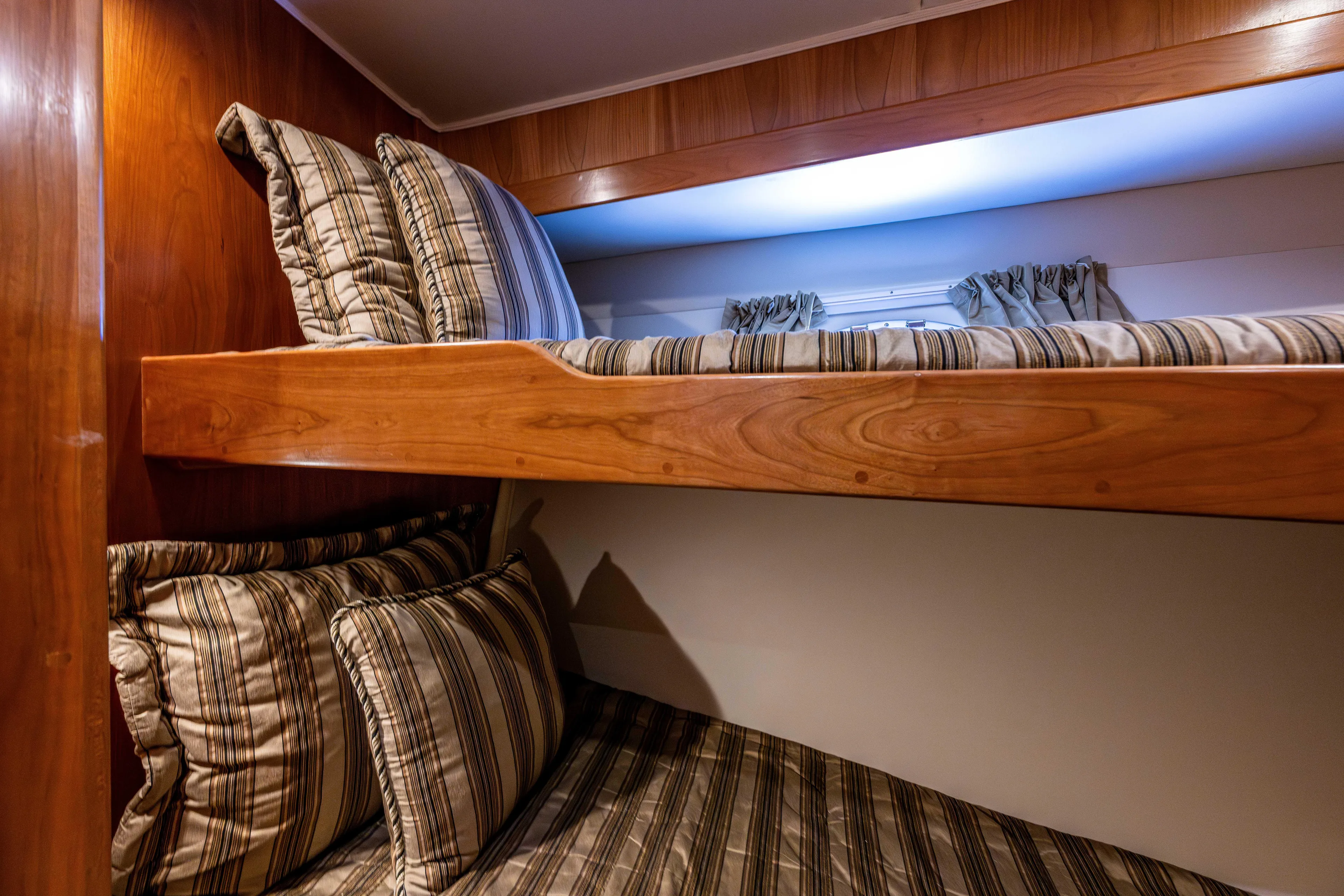 Clancy's Yacht Photos Pics Guest stateroom