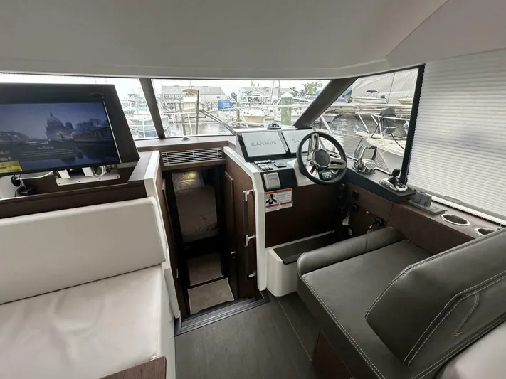  Yacht Photos Pics 2024 Prestige 420 - Image 6