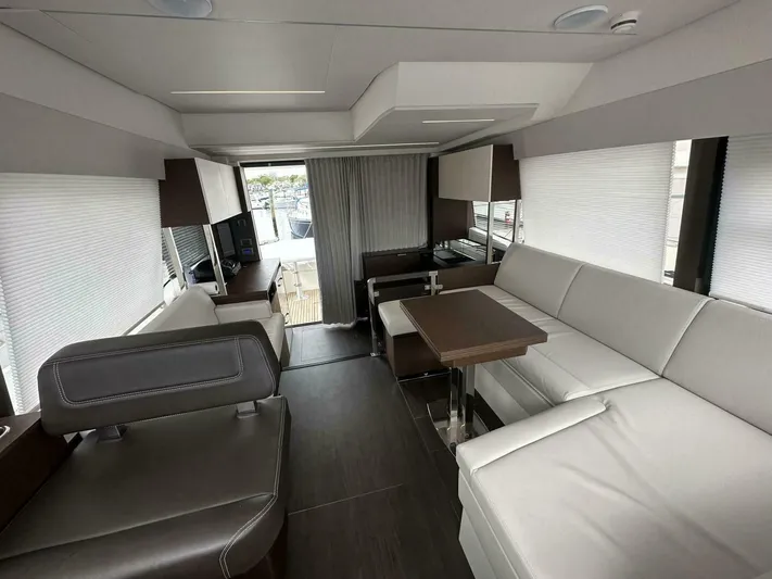  Yacht Photos Pics 2024 Prestige 420 - Image 12