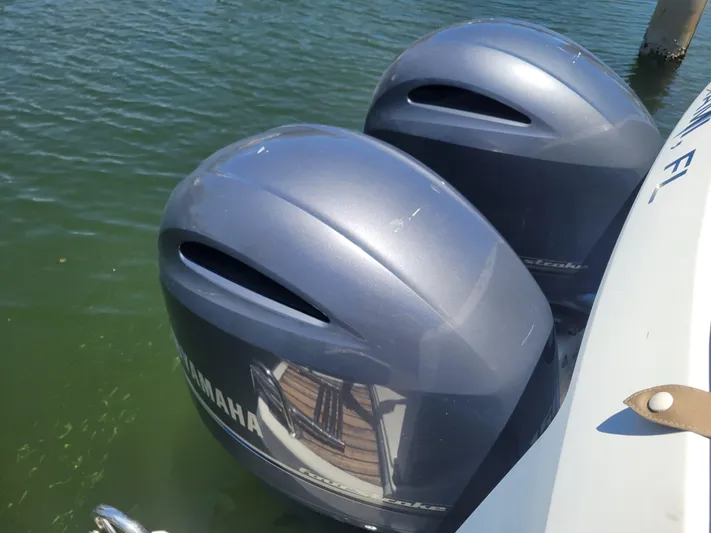 Supervielle Yacht Photos Pics Twin Yamaha outboard motors on a 2016 Jeanneau Merry Fisher 855 boat.