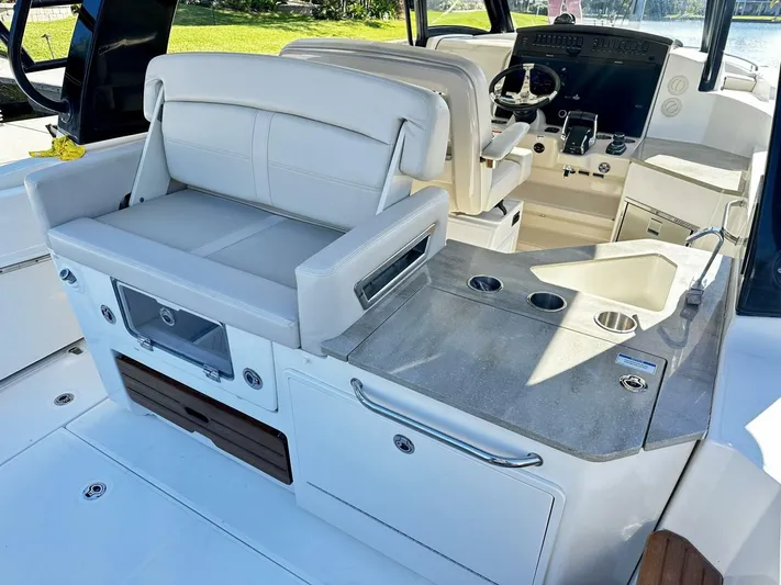  Yacht Photos Pics 2022 Boston Whaler 350 Realm - Image 18