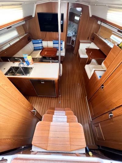 Chloe Brighid Yacht Photos Pics Interior of 2019 Catalina 425 yacht with wooden flooring and modern amenities.