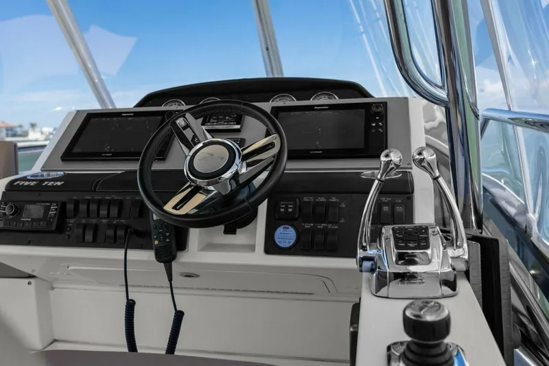 Prodigi Yacht Photos Pics 2017 Sea Ray 510 Fly - Image 28