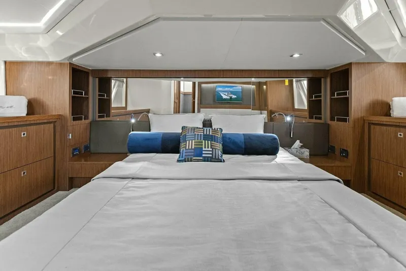 Prodigi Yacht Photos Pics 2017 Sea Ray 510 Fly - Image 71