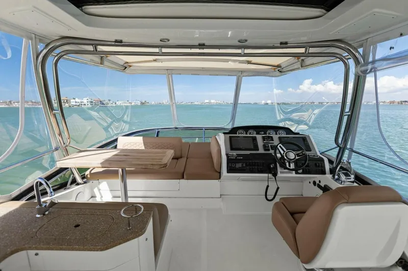 Prodigi Yacht Photos Pics 2017 Sea Ray 510 Fly - Image 26