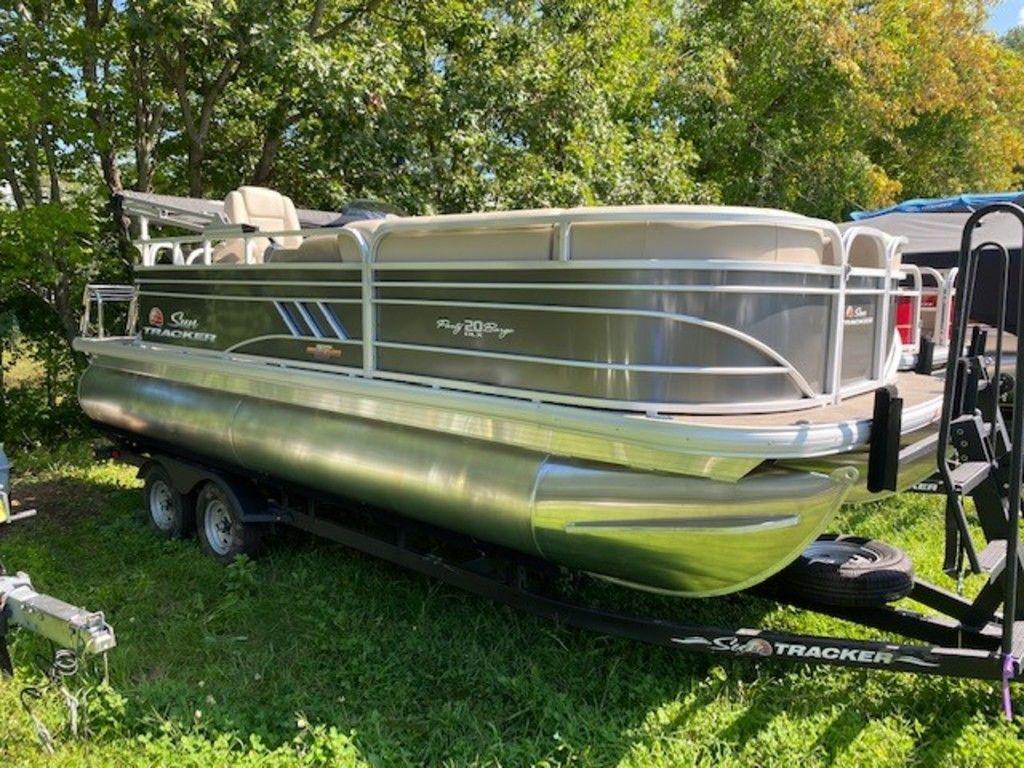 2023 Sun Tracker Party Barge 20 DLX