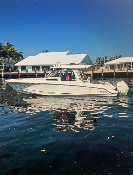 2020 Boston Whaler 350 Realm