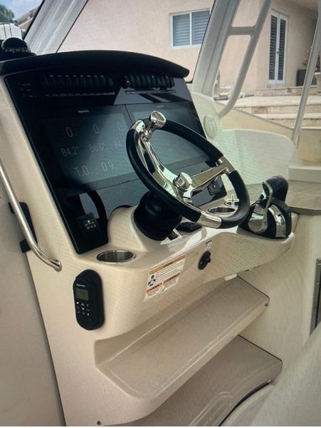 2020 Boston Whaler 350 Realm