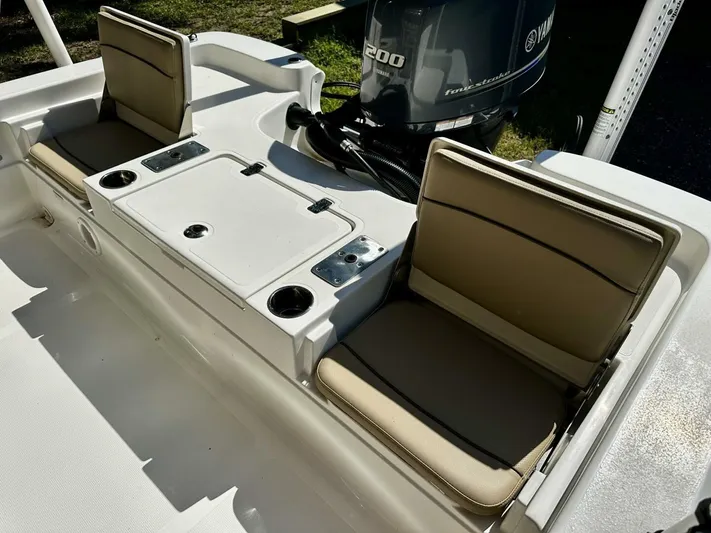  Yacht Photos Pics 2020 Nauticstar 227 Bay - Image 9