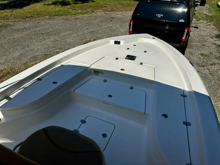  Yacht Photos Pics 2020 Nauticstar 227 Bay - Image 17