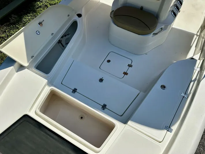  Yacht Photos Pics 2020 Nauticstar 227 Bay - Image 16