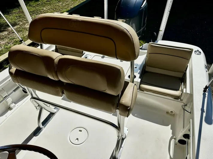  Yacht Photos Pics 2020 Nauticstar 227 Bay - Image 11