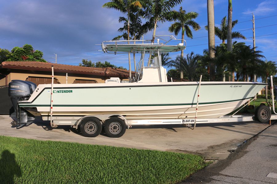 2008 Contender 31 Center Console