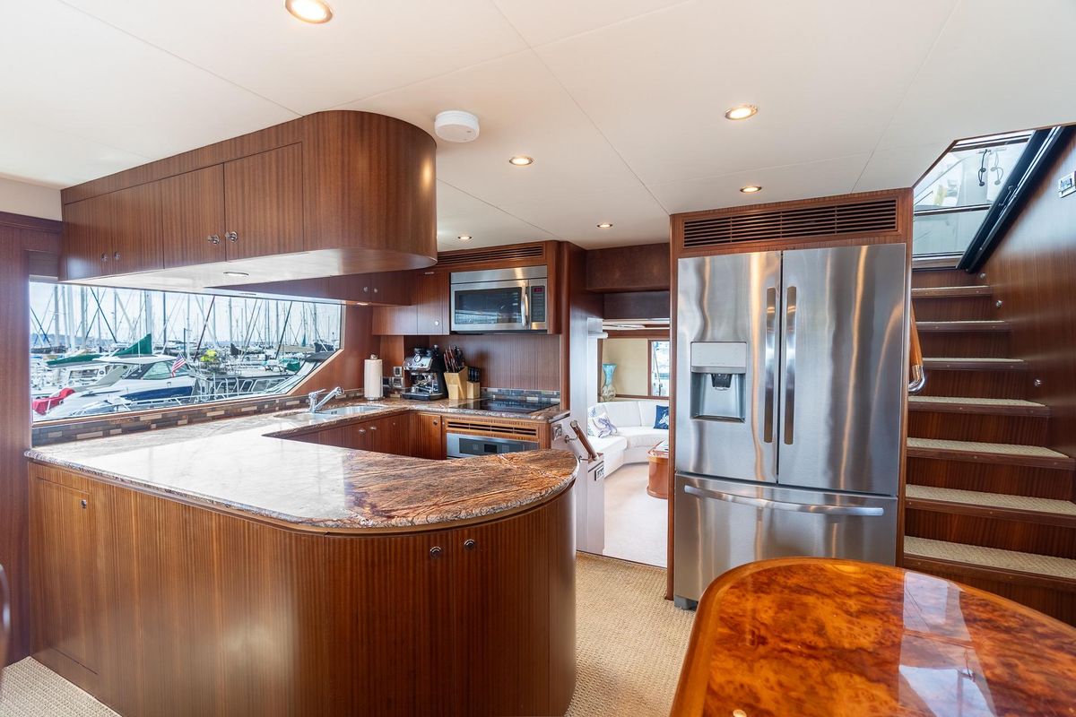 2013 Ocean Alexander 72 