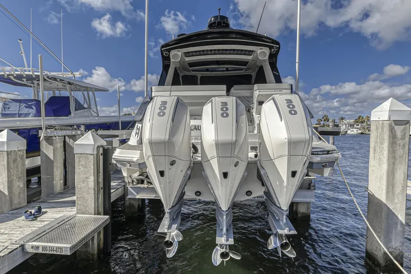 Dirty Laundry Yacht Photos Pics 