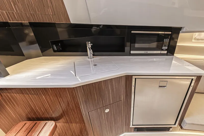 Dirty Laundry Yacht Photos Pics 