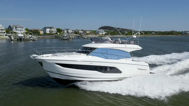  Yacht Photos Pics 2024 Prestige 420 - Image 3