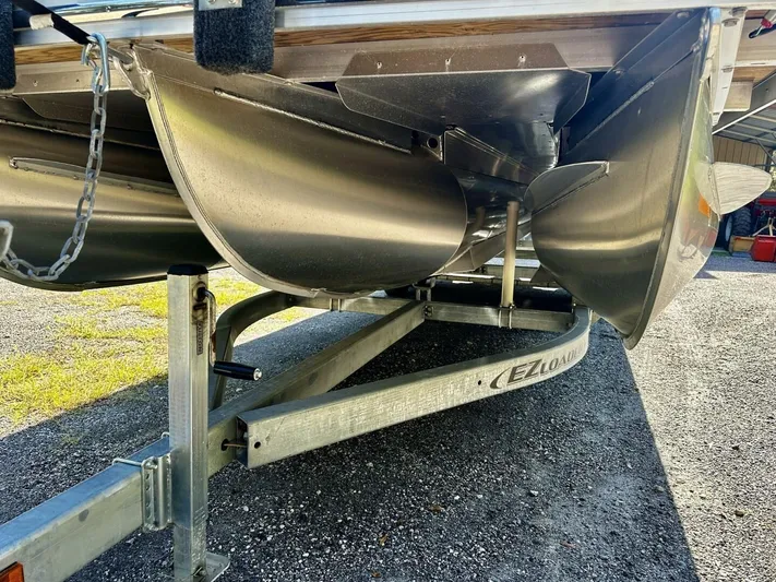  Yacht Photos Pics 2023 Bennington 26 Lx - Image 8