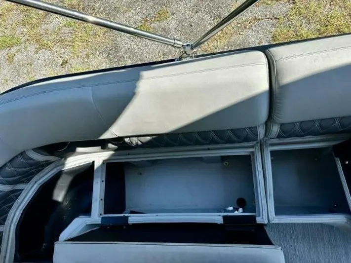  Yacht Photos Pics 2023 Bennington 26 Lx - Image 18