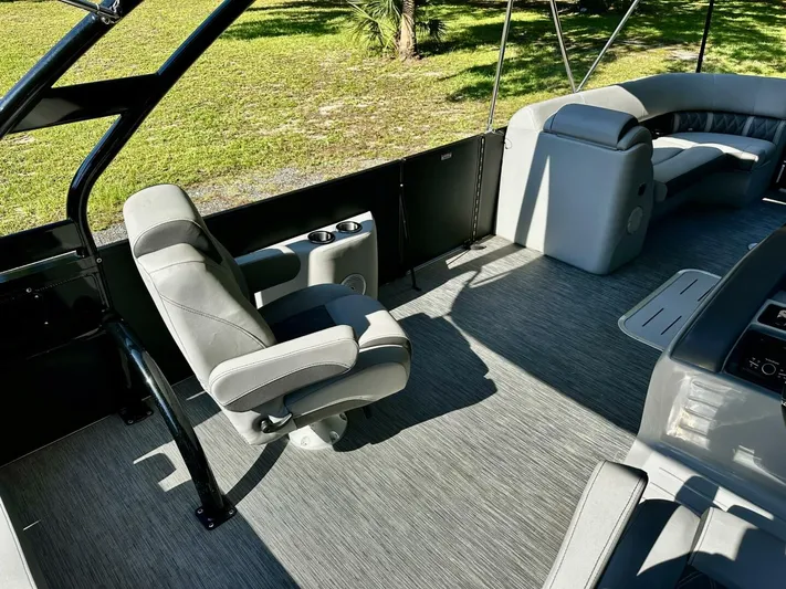  Yacht Photos Pics 2023 Bennington 26 Lx - Image 14