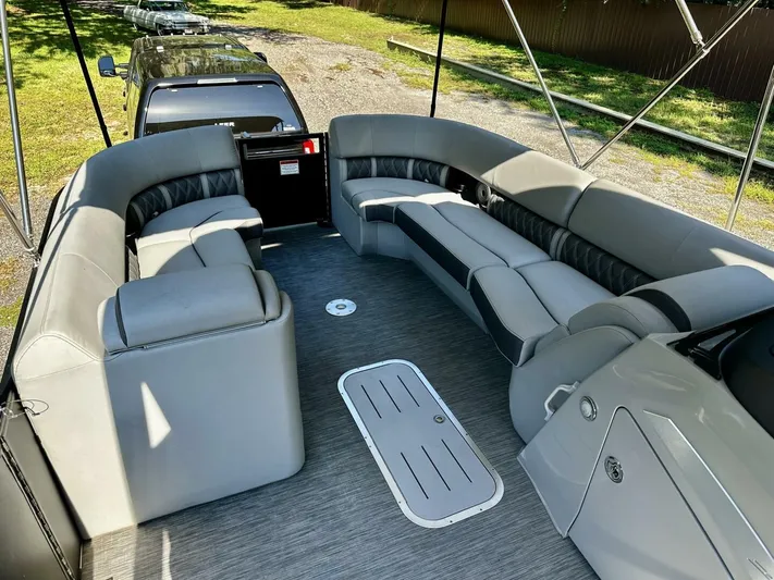  Yacht Photos Pics 2023 Bennington 26 Lx - Image 11