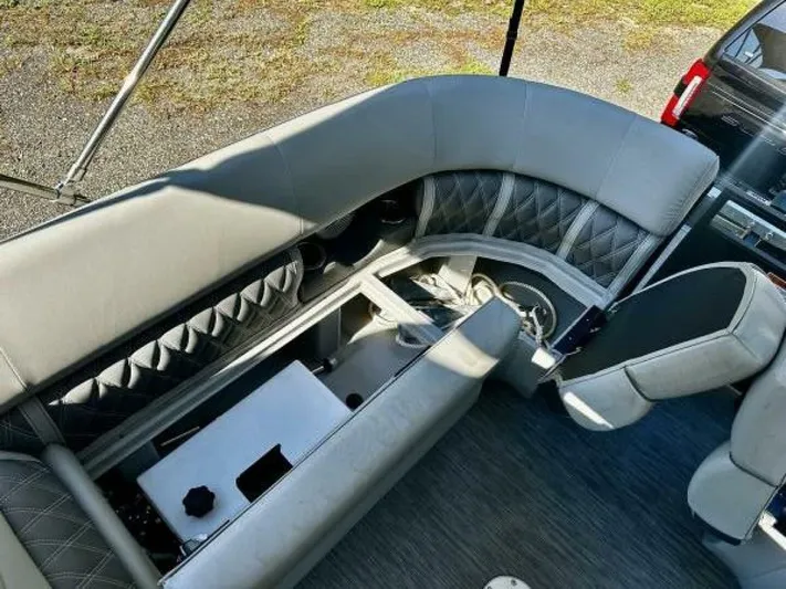  Yacht Photos Pics 2023 Bennington 26 Lx - Image 17