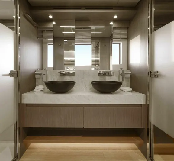  Yacht Photos Pics 2026 Prestige M8 - Image 19