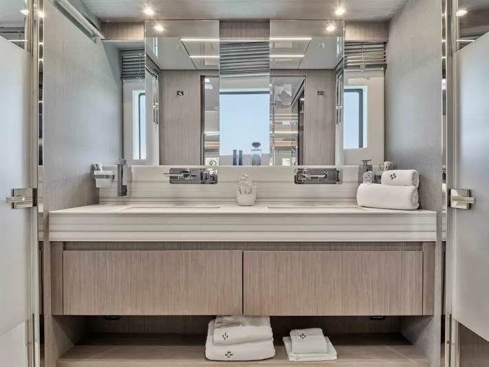  Yacht Photos Pics 2026 Prestige M8 - Image 23